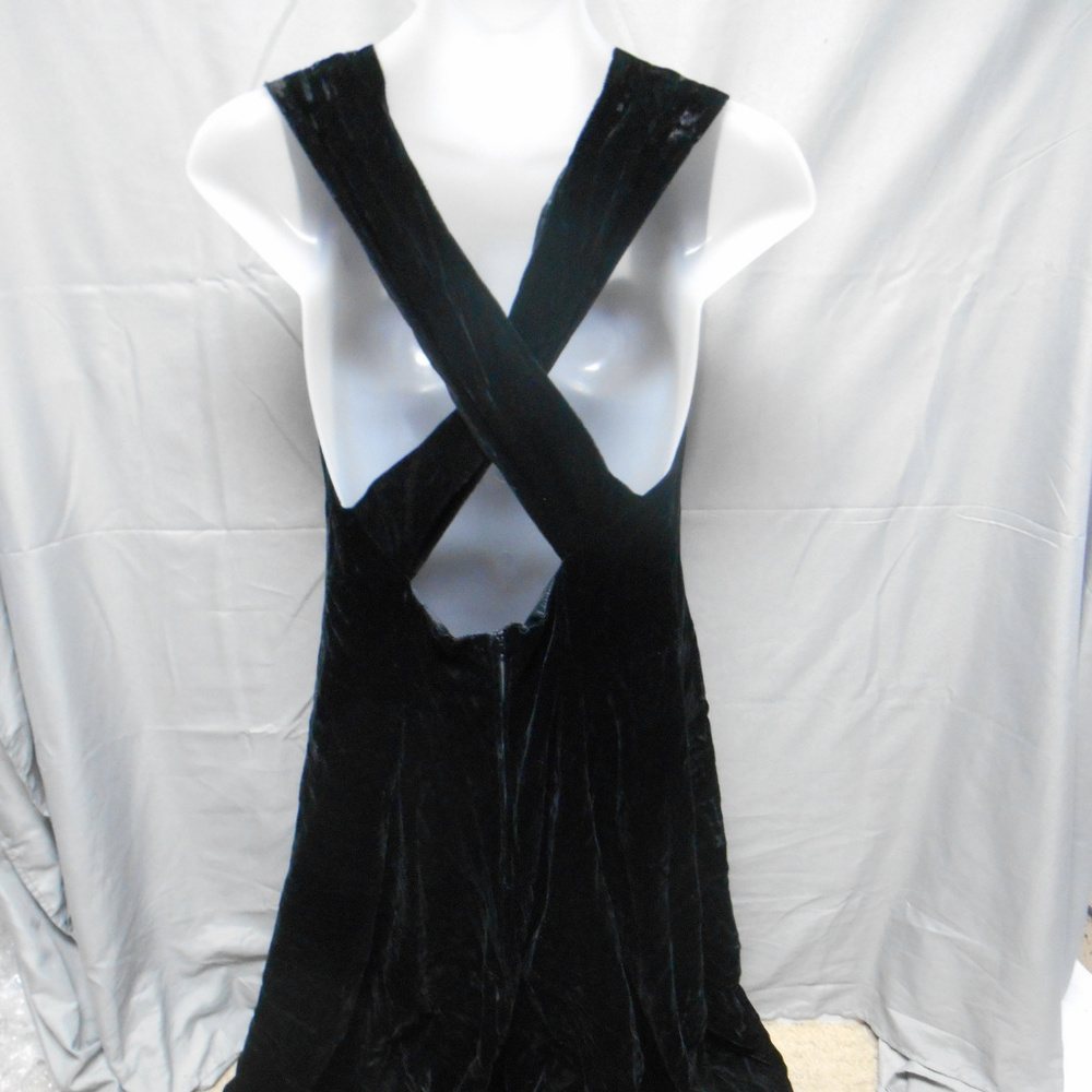 NWT Exclusively Gantos black velour mid calf dress - Picture 4 of 6